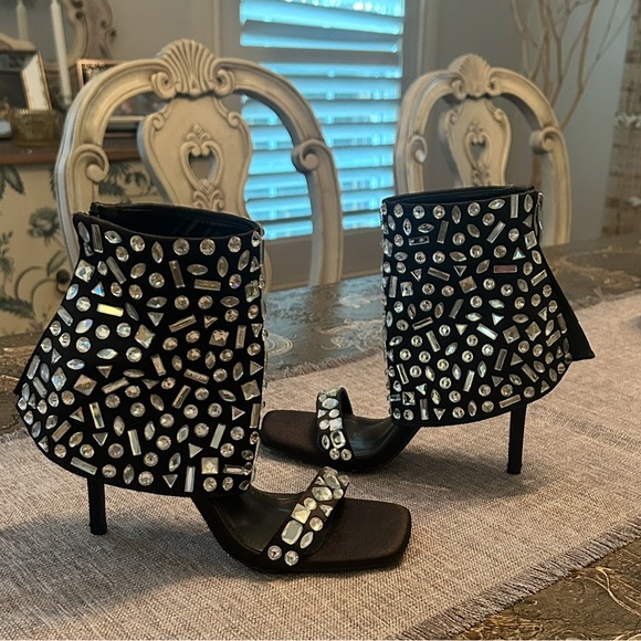 Elegant Black Stiletto Heels with Rhinestone Accents - Picture 1 of 5